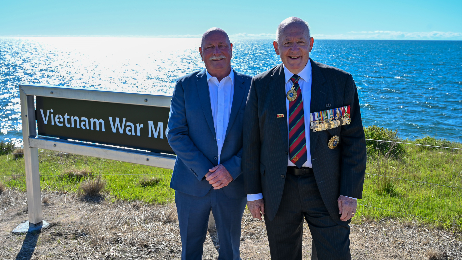 Yorke Peninsula Council Acting Mayor Richard Carruthers and General Sir Peter Cosgrove